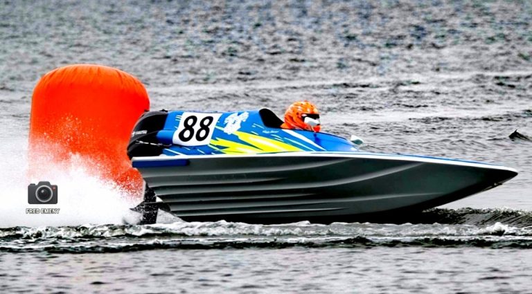 Poppy Stewart secured an unprecedented third consecutive GT15 British Championship title