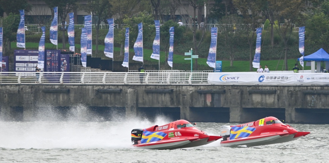 Team Sweden's Jonas Andersson and Grant Trask