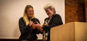 Mathilda Wiberg receives achievement medal from Smedjebacken kommun following historic UIM F2 World Championship victory.