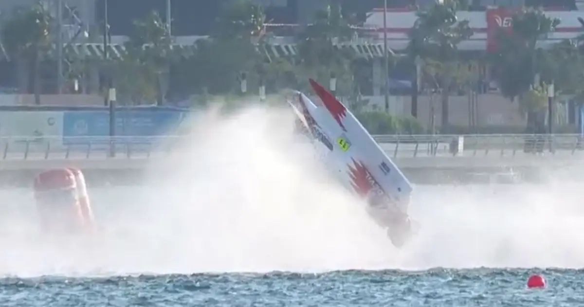 Sami Seliö barrel-rolled out of ninth place after a duel with Marszalek into a turn buoy