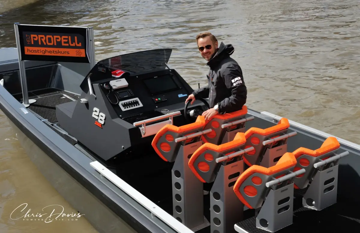 Pål Virik Nilsen authored “Helt Propell”, a technical guide on boat setup, propeller selection, and high-speed safety.