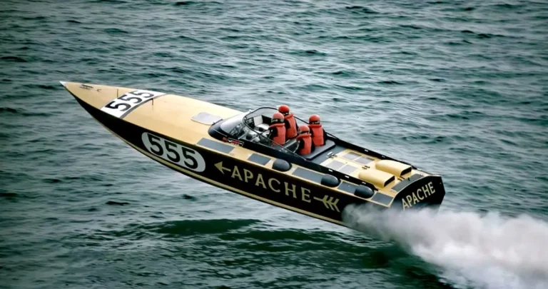 Apache 555 racing offshore in her distinctive yellow and blue livery during the David Hagan era