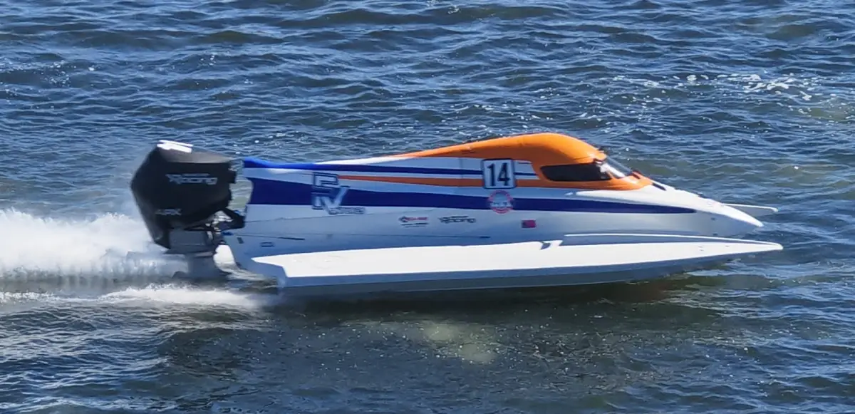 The boat Tate campaigned at Bradenton is a DAC, built in Italy. It is the same hull Alberto Comparato drove to the 2018 UIM F2 World Championship.