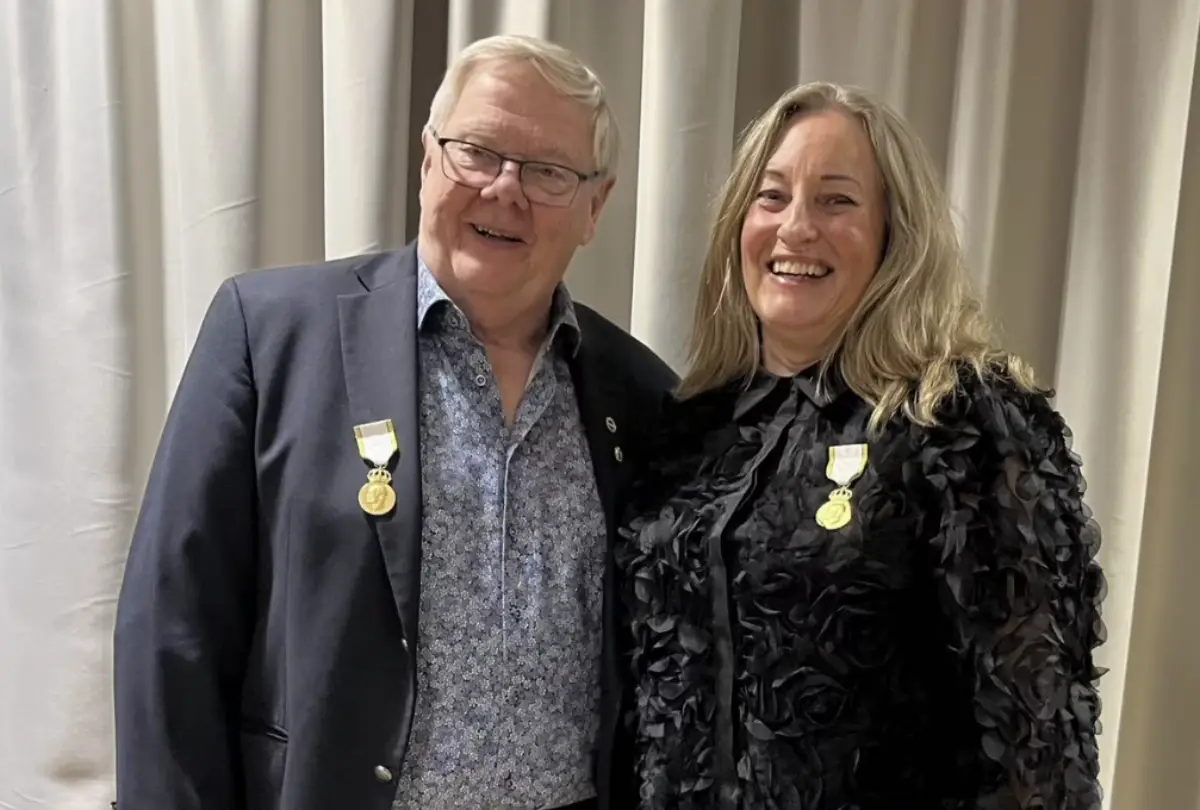 Åke Knutsson and Annika Wrenkler receive royal medals at the Svemo annual meeting 2026. Photo: Svemo