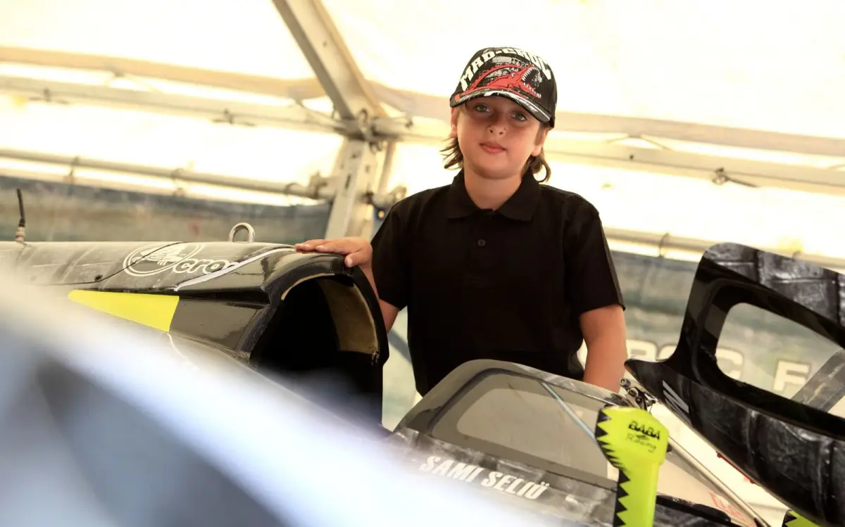 A young Alberto Comparato in the Sami Seliö paddock at the 2009 F1H2O Grand Prix of Russia
