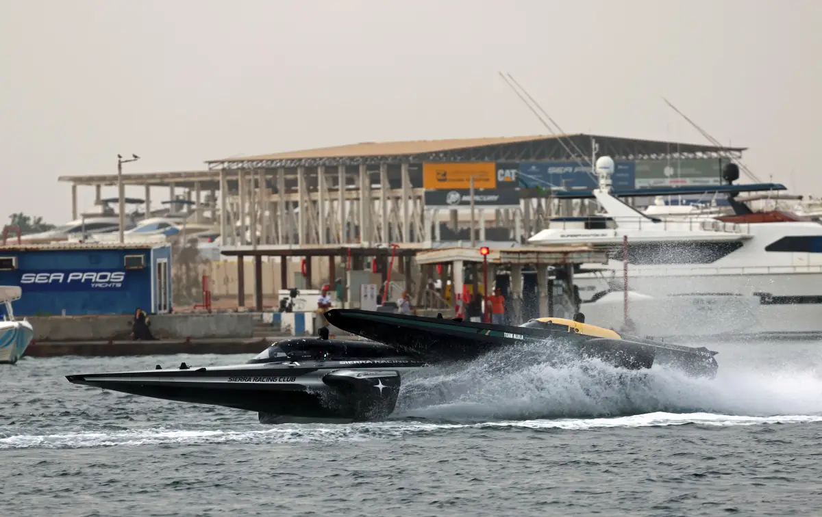 Erik Stark racing against Rusty Wyatt in the E1 Series at Jeddah 2026