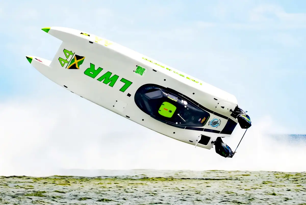 Racing on Lake Pontchartrain at the 2nd Annual New Orleans Powerboat Grand Prix