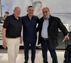 Left to right: UIM Secretary General Thomas Kurth, FPM President Paulo Ferreira and UIM President Dr. Raffaele Chiulli check in to the Jupiter Lisboa Hotel ahead of the 2026 UIM Mid-Term Meetings