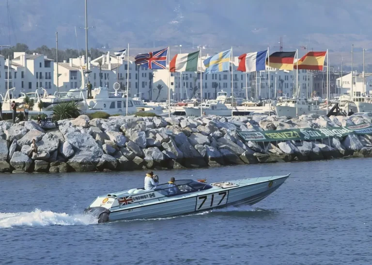 Unowot racing in 1973, one of Britain's most celebrated Class 1 offshore powerboat hulls