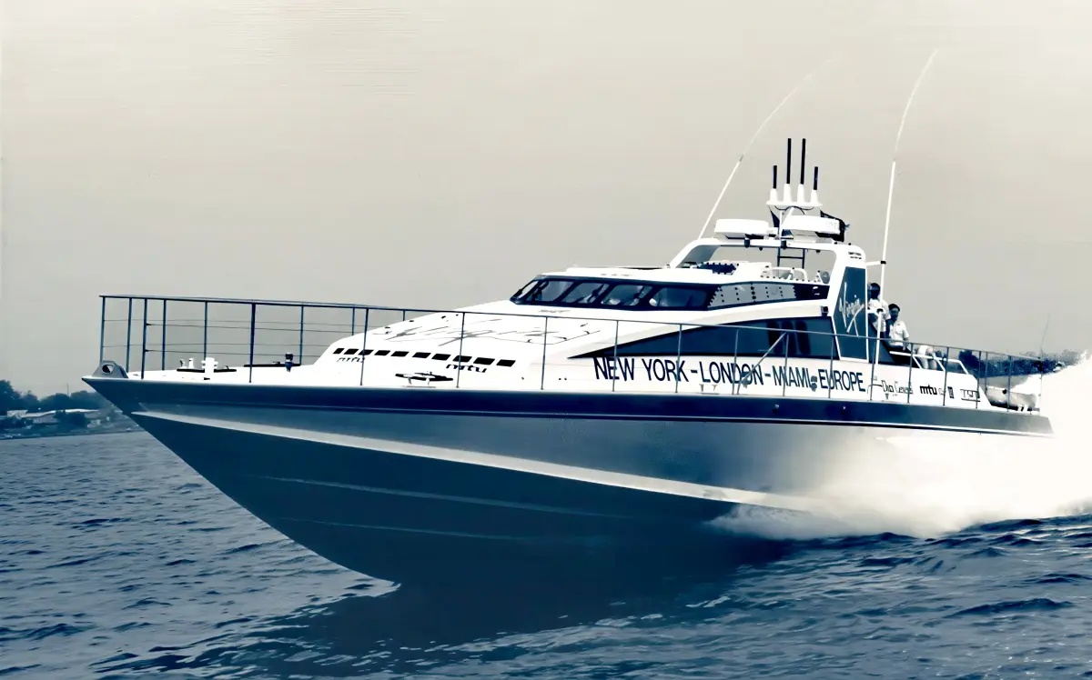 Virgin Atlantic Challenger II at speed on the Atlantic Ocean during the 1986 Blue Riband record crossing