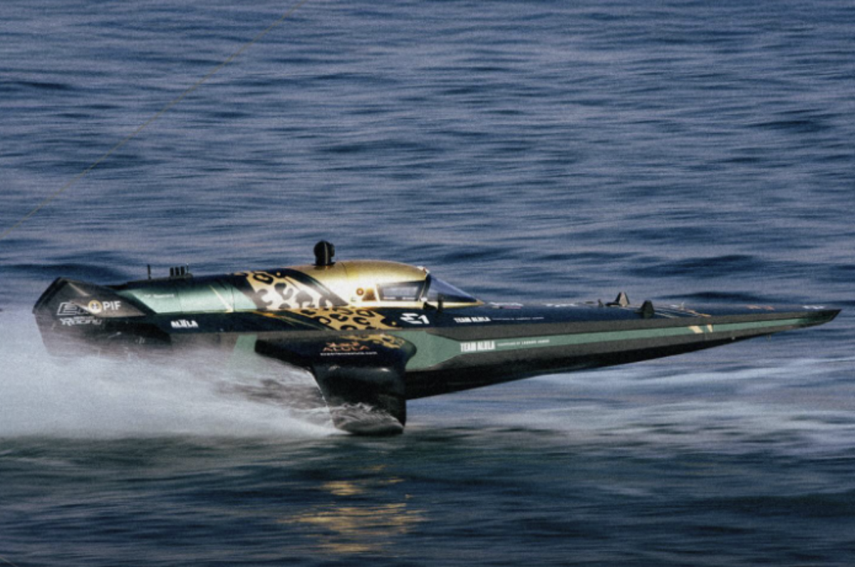 Rusty Wyatt pilots the Team AlUla RaceBird on Lake Como during E1 qualifying 2026