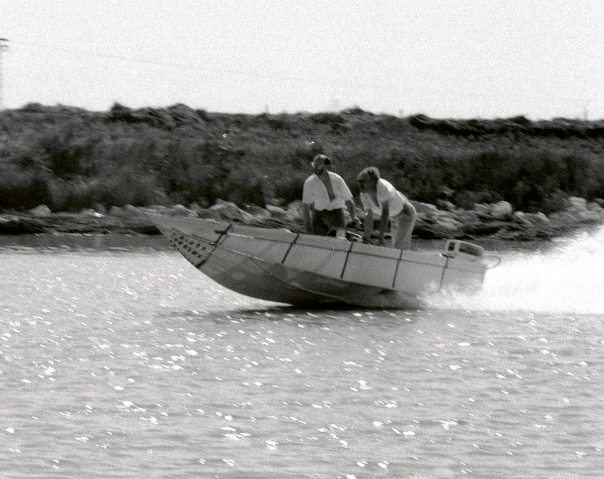 Early FTS hull prototype - 16 feet with a 25hp Johnson outboard, achieving 42 knots