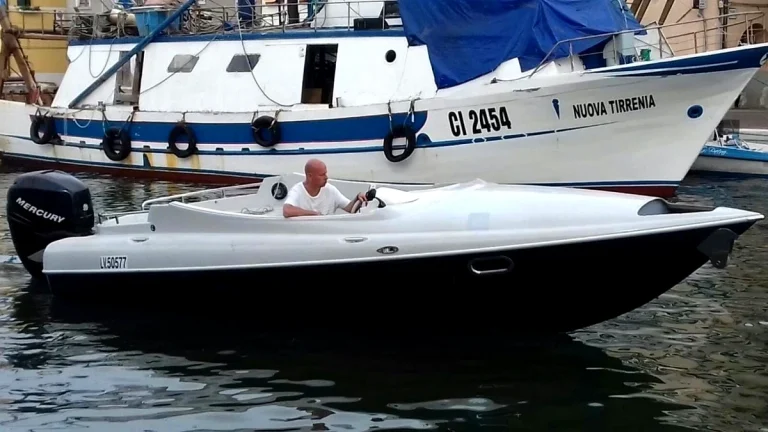 Alessandro Bacci at the helm of the Rialto Sette50 with a single 250hp Mercury Verado - capable of over 70 knots