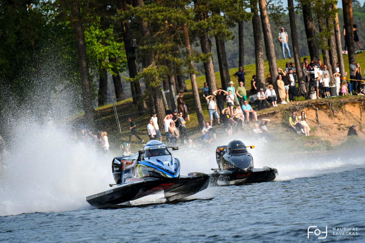 Edgaras Riabko (#41) racing Hilmer Wiberg (#70) at the 2025 UIM F2 European Championship, Kaunas