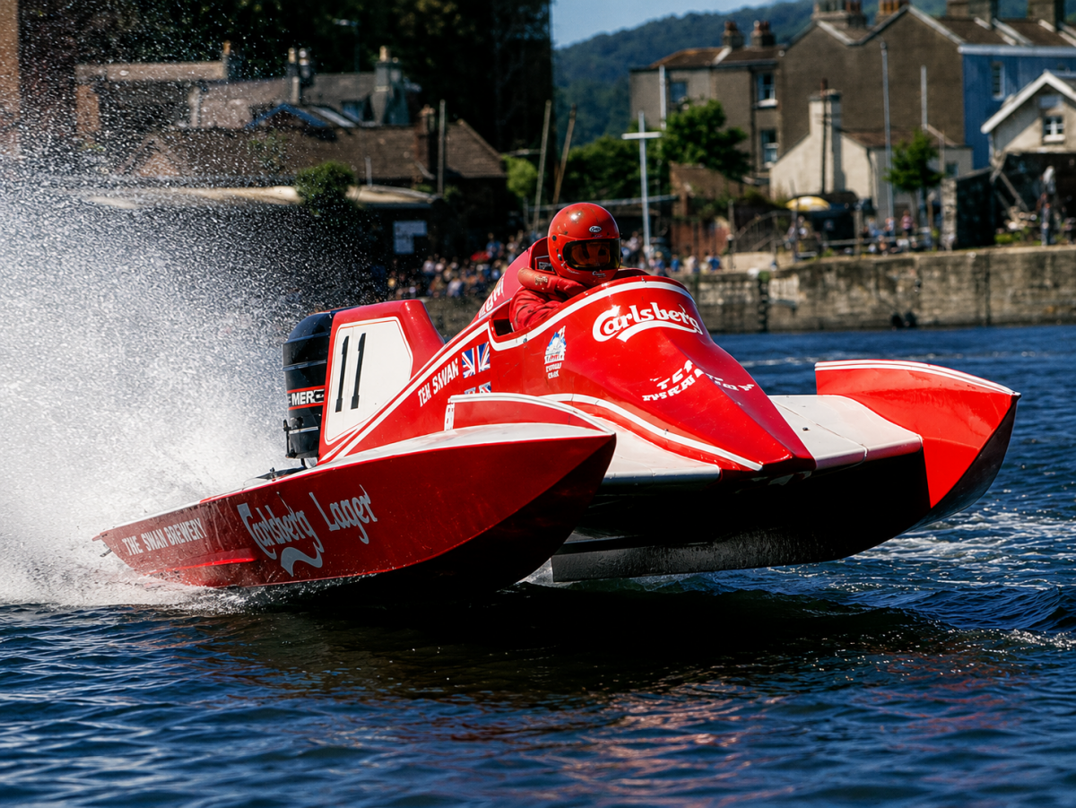 Bob Spalding races a Cees van der Velden Formula One powerboat