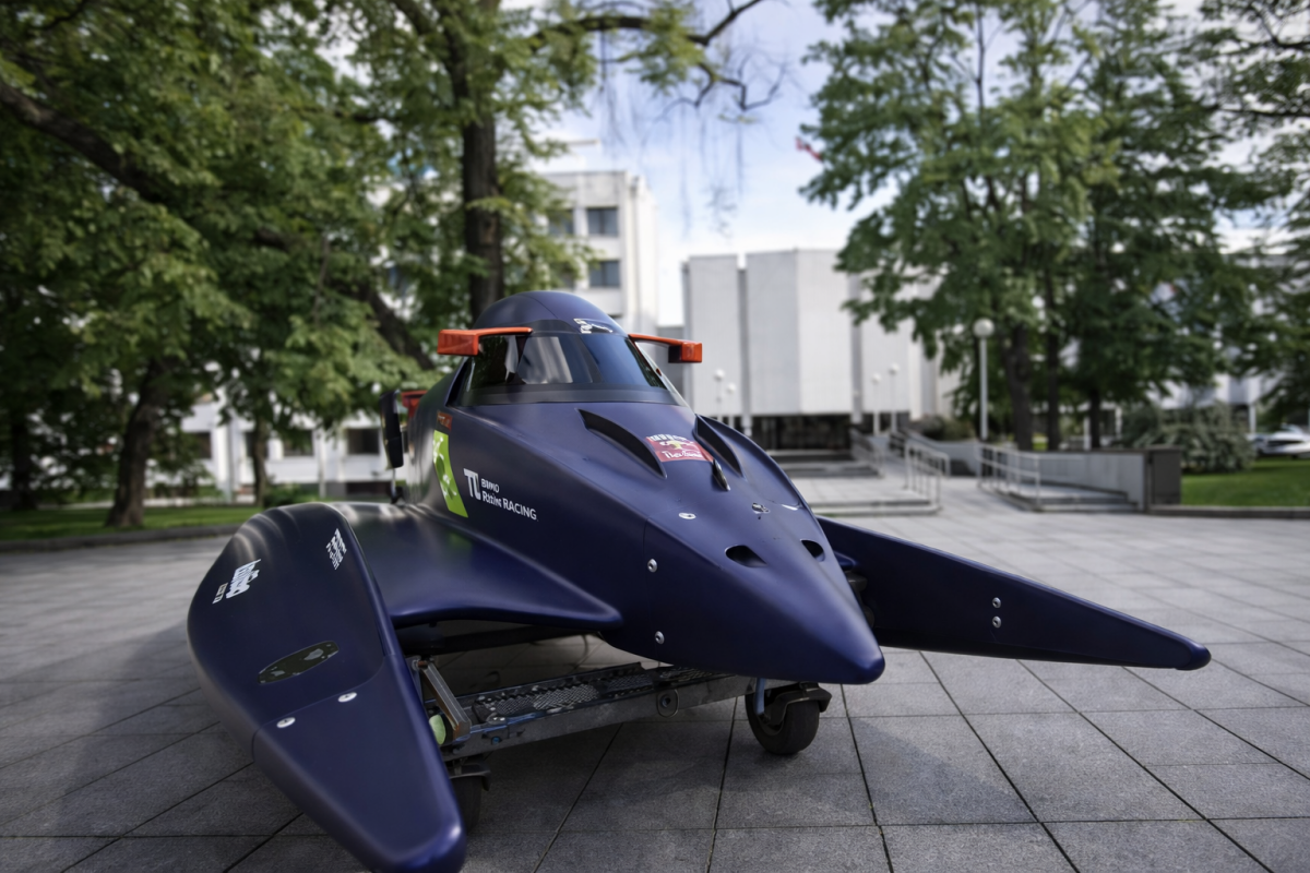Edgaras Riabko's DAC UIM F2 hull in new deep navy blue livery for the 2026 season, unveiled in Vilnius on May 28 2026