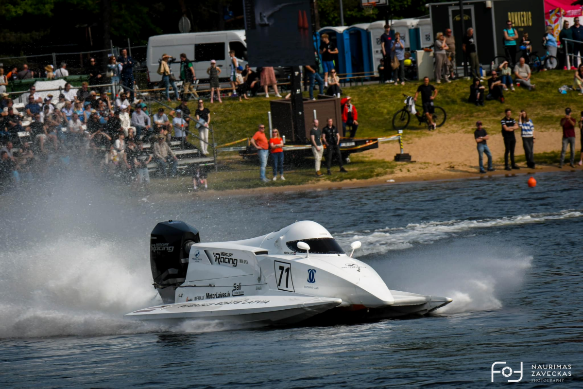 Nikita Lijcs in boat #71 at the 2025 UIM F2 European Championship in Kaunas
