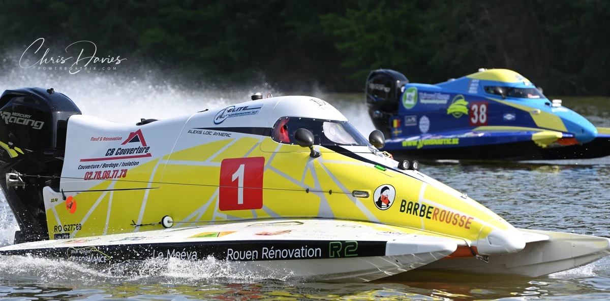 Boat 1 Team Inshore Performance leads Boat 38 Monsnauteam during free practice at the 24 Heures Motonautiques de Normandie 2026, Poses