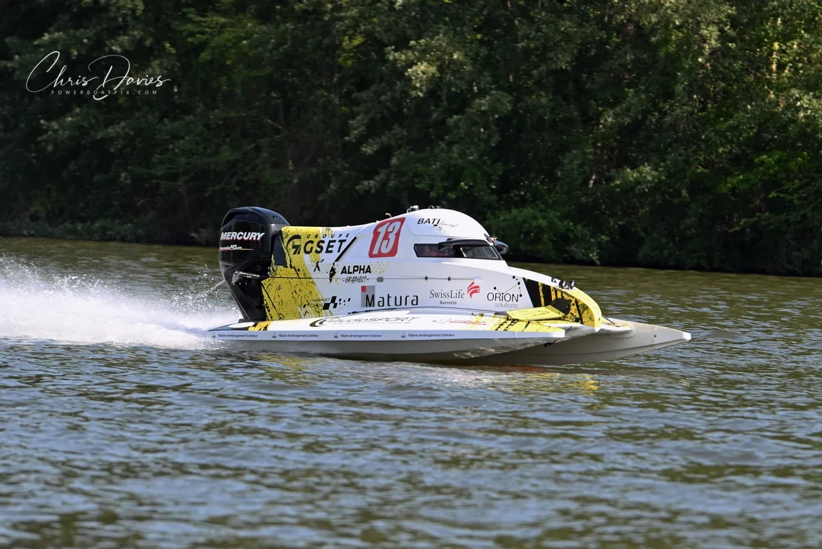 Boat 13 GSET by MRC during free practice at the 24 Heures Motonautiques de Normandie 2026, Poses