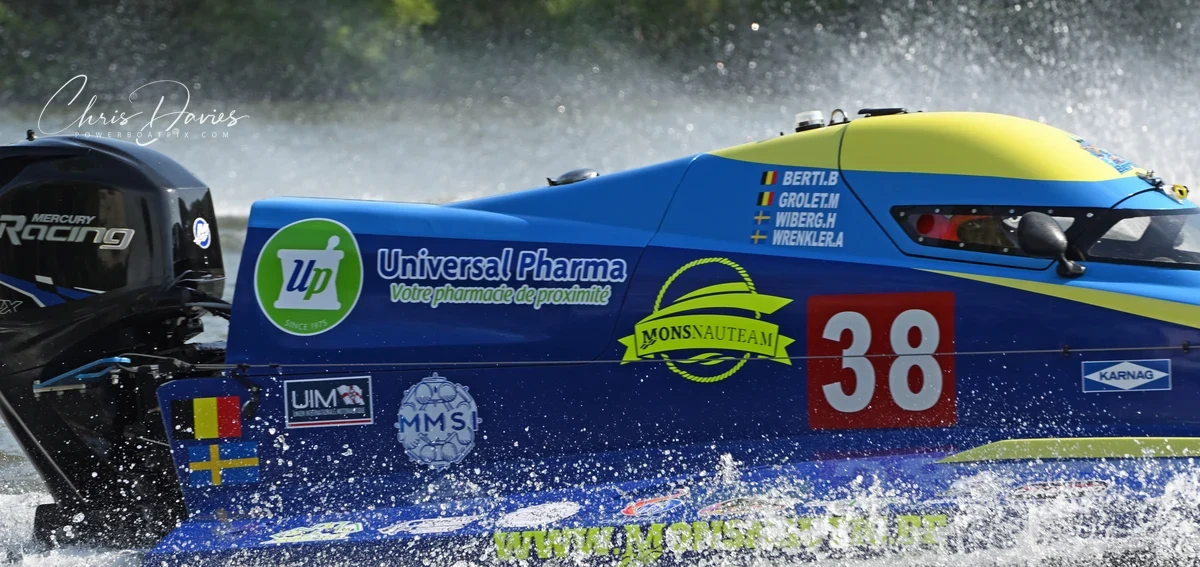 Boat 38 Monsnauteam during free practice at the 24 Heures Motonautiques de Normandie 2026, Poses