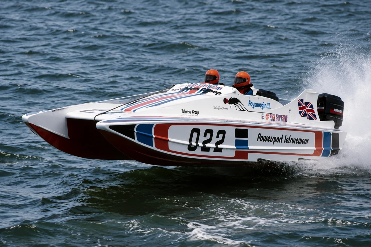 Fayanagin III — Gary and Mike Toleman in their offshore Class 3D Cougar catamaran