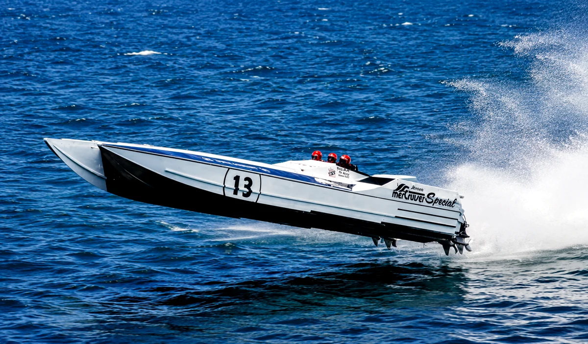 Mercruiser Special Cougar Class I catamaran at full speed