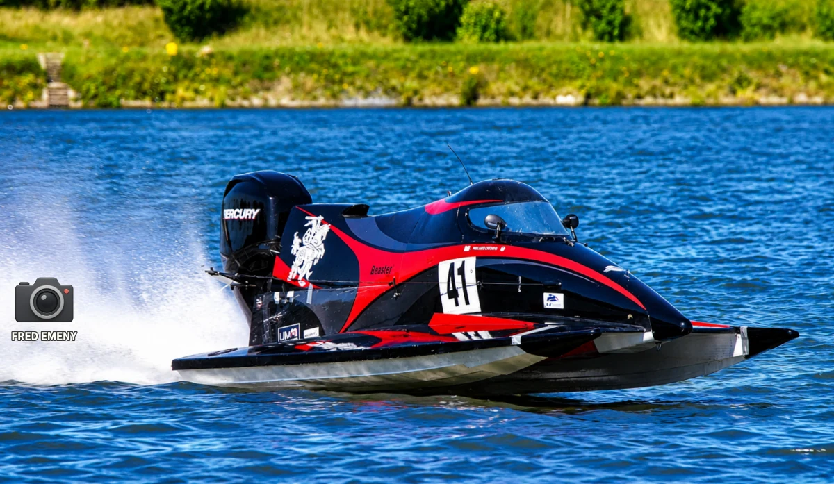 Paulius Stainys, boat #41, competing in the UIM F4 World Championship