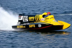 Renato Molinari Corse Saffa number 165 in yellow and black livery at speed