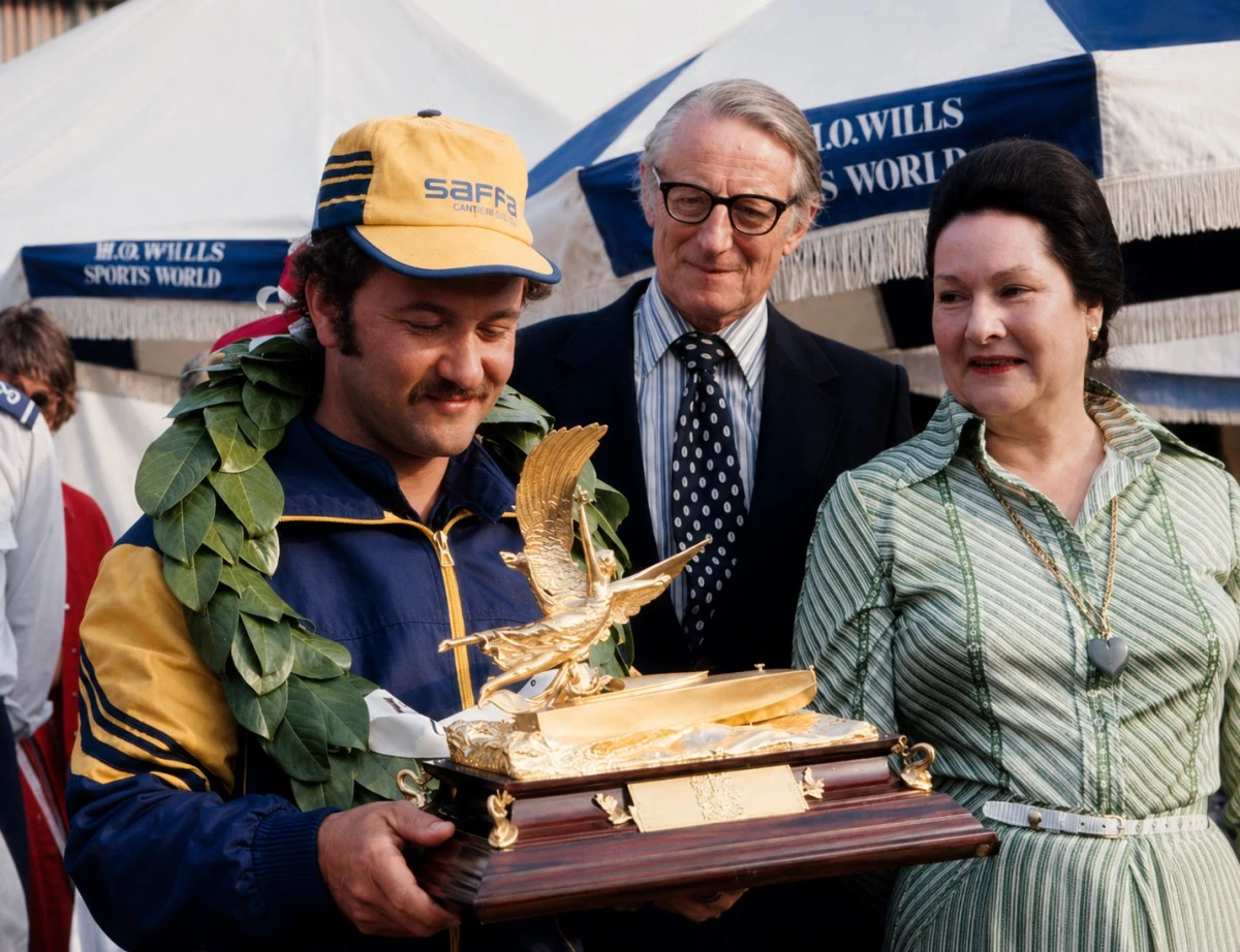 Renato Molinari receives the Duke of York Trophy wearing a Saffa cap