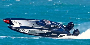 Team Bermuda S-25 catamaran racing in the IHRA Offshore Super Stock class