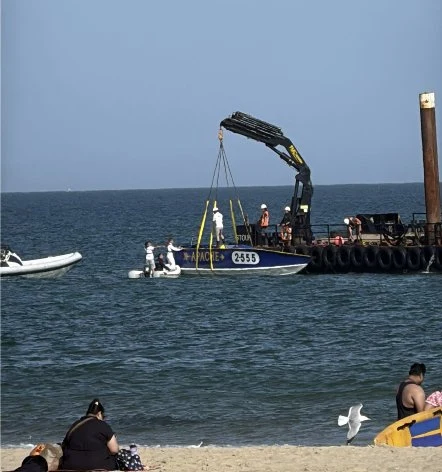 Apache 555 recovery operations as seen from Bournemouth beach during the 2026 Poole Bay 100
