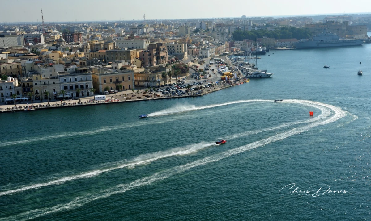 F2 catamarans rounding the buoy at the Brindisi harbour circuit