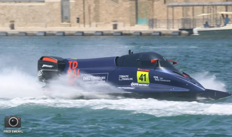 Edgaras Riabko (#41) on his way to pole position at the UIM F2 Grand Prix of Italy, Brindisi 2026. Photo: Fred Emeny