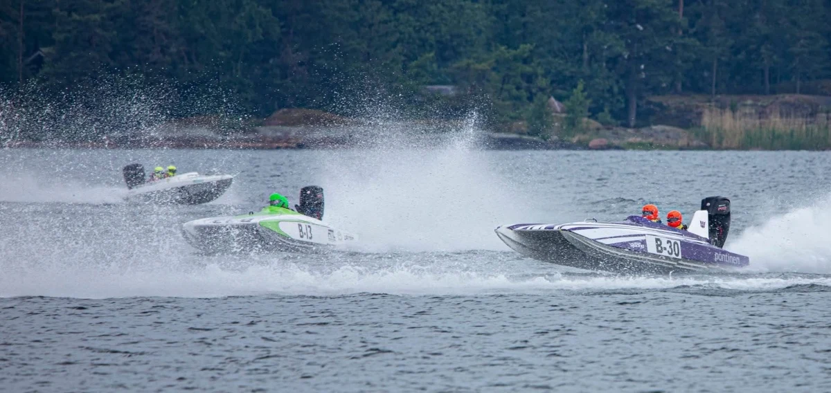 B-13 Lauri Landen and Ilkka Landen race alongside B-30 Ari Pöntinen and Joona Kummala at the Kalkkiranta Offshore Race 2026