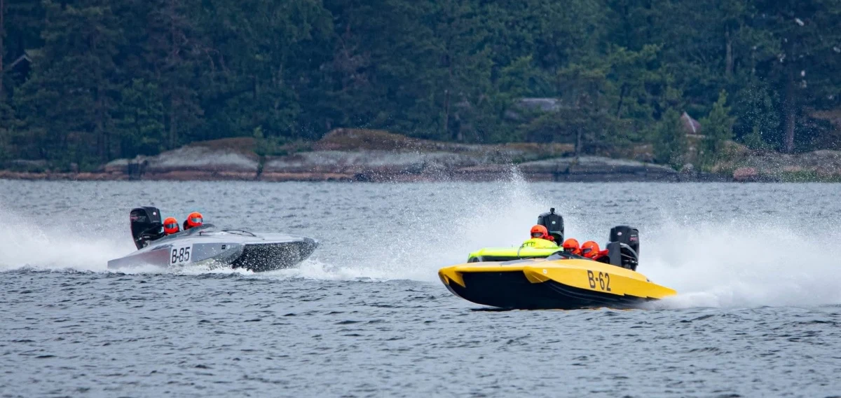 B-85 Max Samuelsson and Joel Schöneberg chase B-62 Lovisa Sahlén and Mattias Lind at the Kalkkiranta Offshore Race 2026