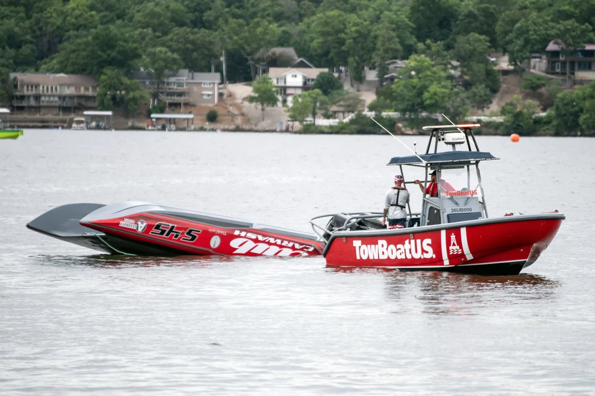 Uncle Johnny Racing Club Car Wash catamaran capsized at Lake of the Ozarks Shootout Offshore 2026