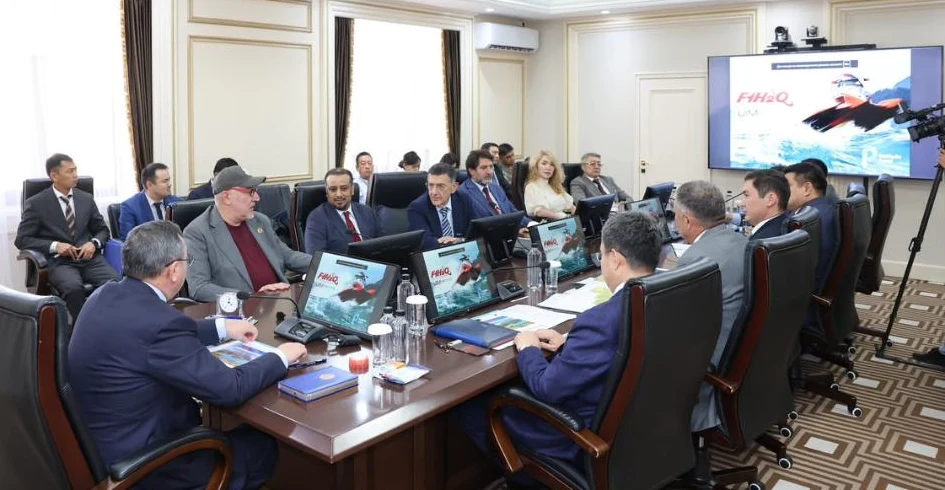 Officials from the Almaty region governor's office, F1H2O, iHolding and the Saudi Arabian delegation at the signing meeting for the 2027 Qonaev round