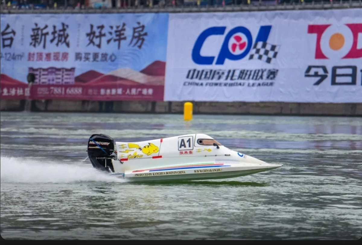 China Formula F4 powerboat racing on the Wujiang River at the China Powerboat League Pengshui Grand Prix