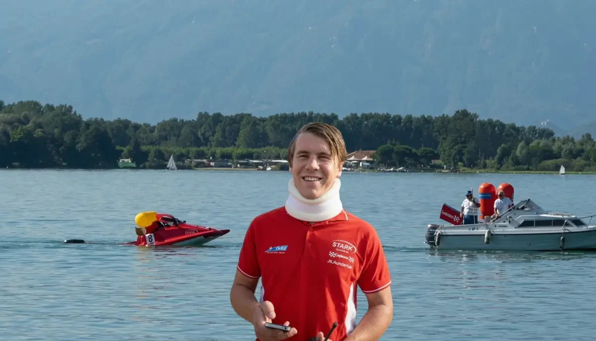 Erik Stark, boat number 8, at the 2010 UIM F2 World Championship