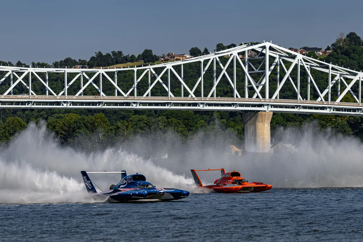 U-27 Miss Apollo and U-1 BWR Racing hydroplanes racing beneath the Milton-Madison Bridge