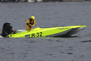 Rasmus Hamren and Madeleine Samuelsson's B-32 capsized during Race 1 of Class 3B at the UIM Offshore World Championship in Arendal