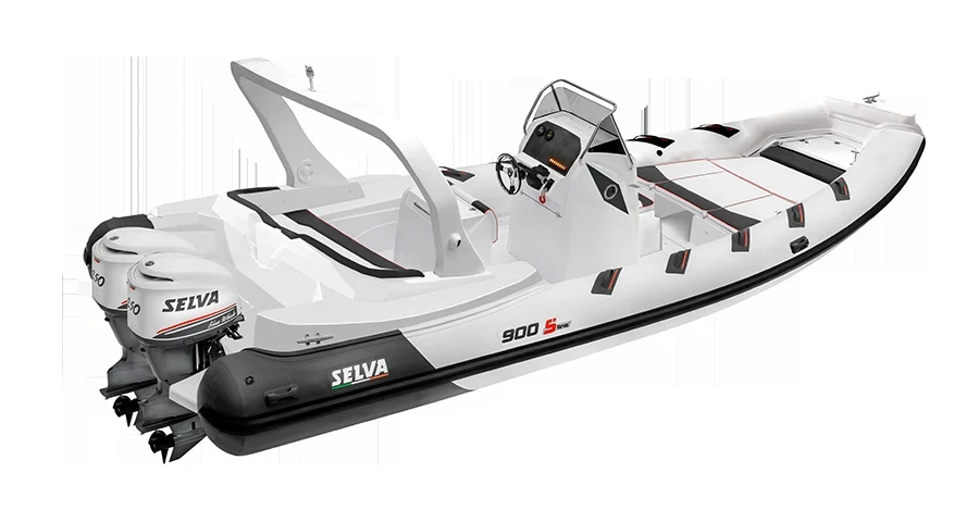 Gommone Selva 900 S equipaggiato con due fuoribordo Selva