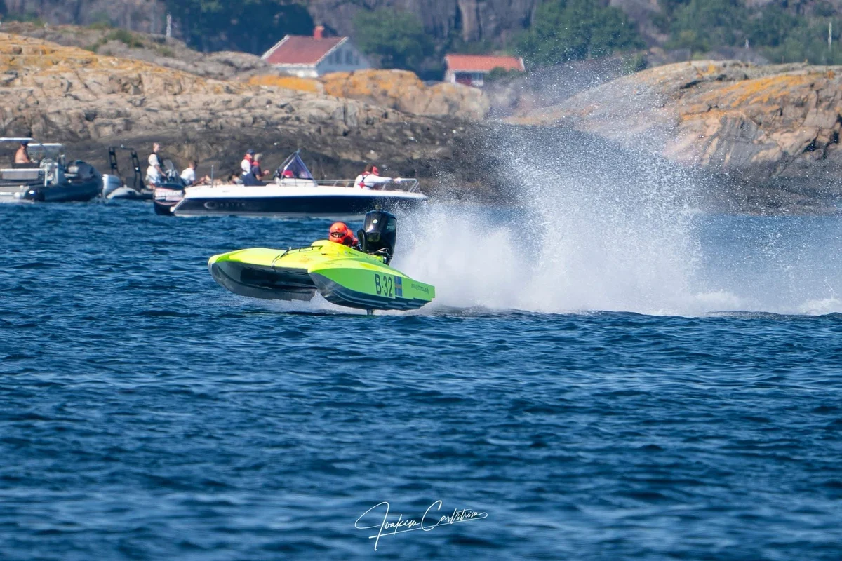 Rasmus Hamren and Madeleine Samuelsson in B-32 during Race 1 at Tvedestrand