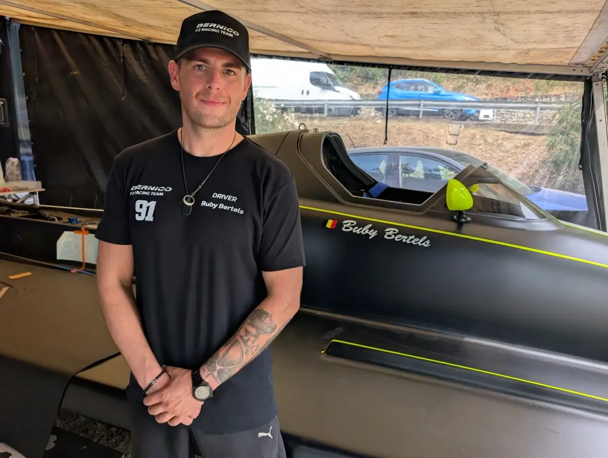 Buby Bertels in Bernico F2 Racing Team kit beside his number 91 F2 boat at Viverone, with his name and the Belgian flag on the hull