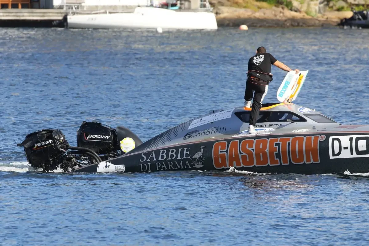 D10 Gasbeton, Lorenzo Bacchi and Andrea Bacchi, swamped after collision, Class 3D Race 2, Arendal 2026