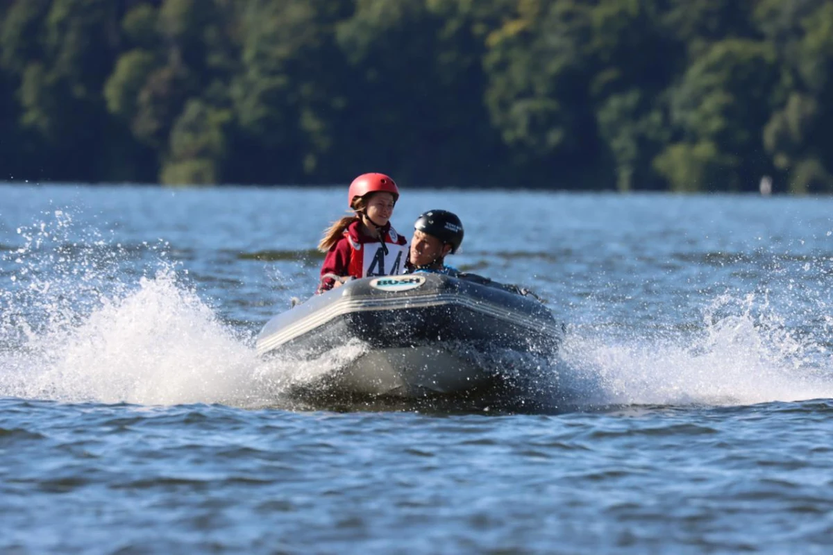 A Formula Future boat throws up spray during practice at Kaunas Lagoon
