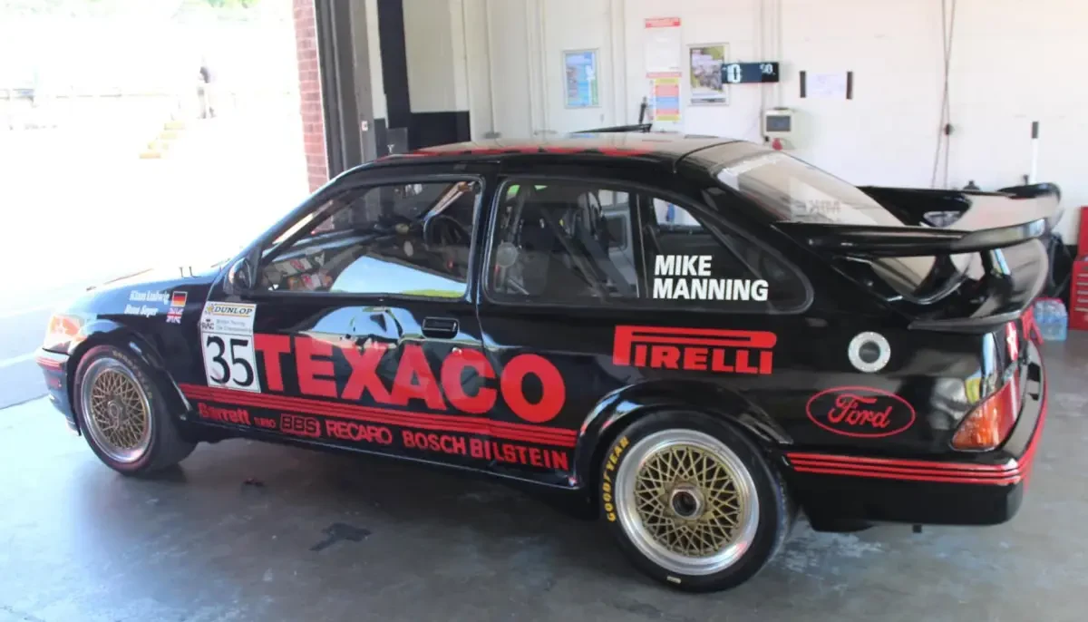 Mike Manning's Ford Sierra RS500 Cosworth touring car, car number 35, Texaco livery