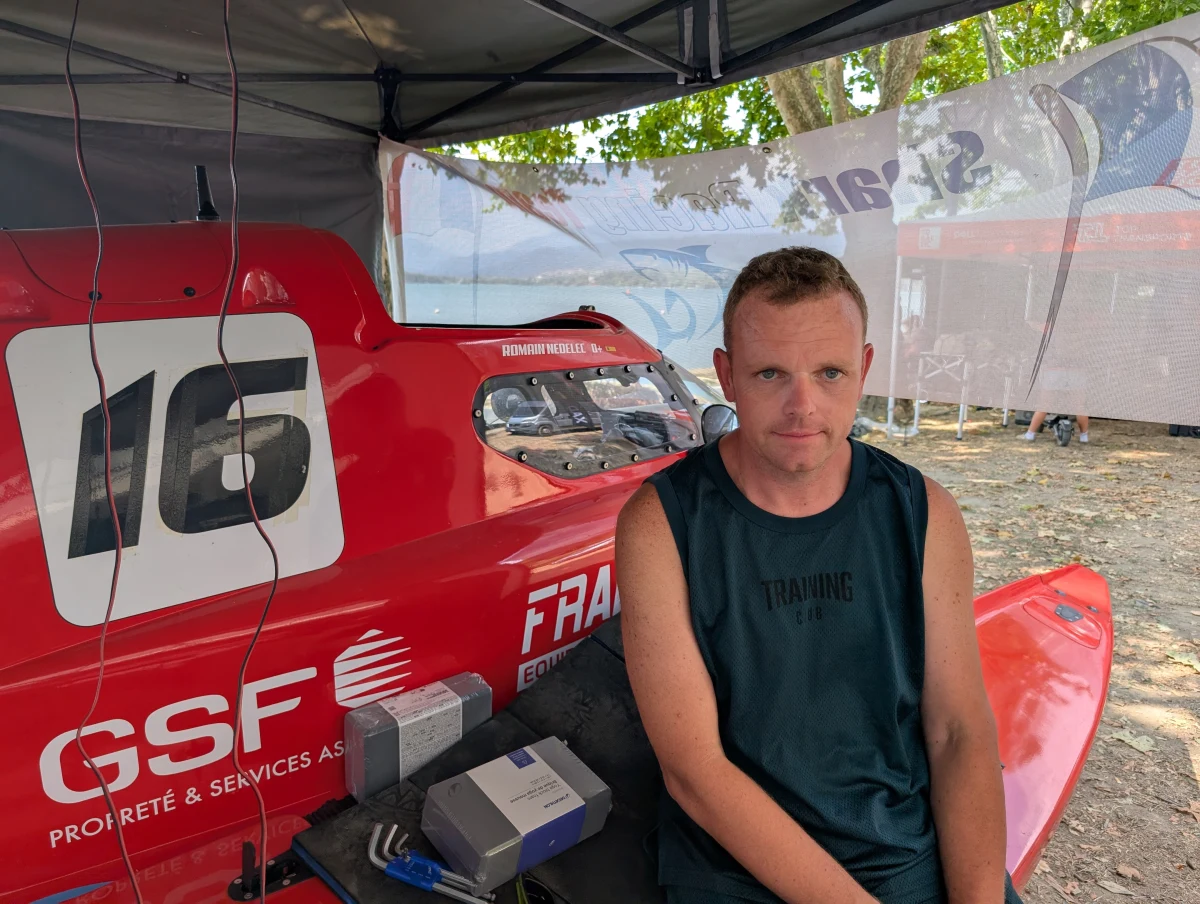 Romain Nedelec beside his number 16 Moore hull F2 boat at Viverone, with Romain Nedelec printed on the cockpit and GSF Proprete et Services branding on the hull