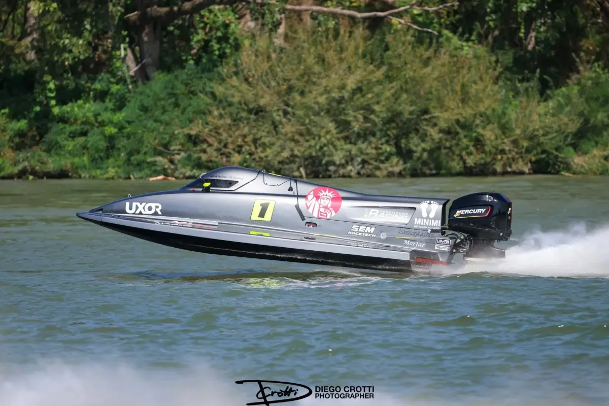 Mathilda Wiberg's boat on the plane during UIM F2 qualifying at San Nazzaro