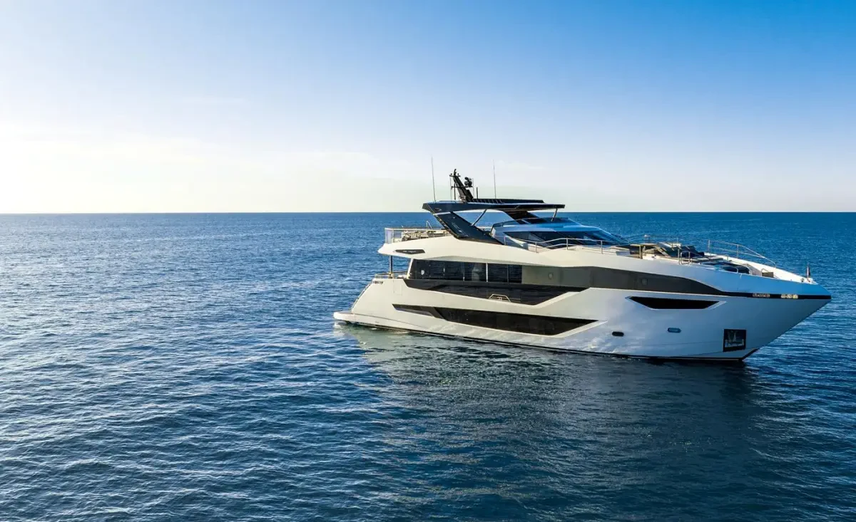 Sunseeker 100 Yacht underway